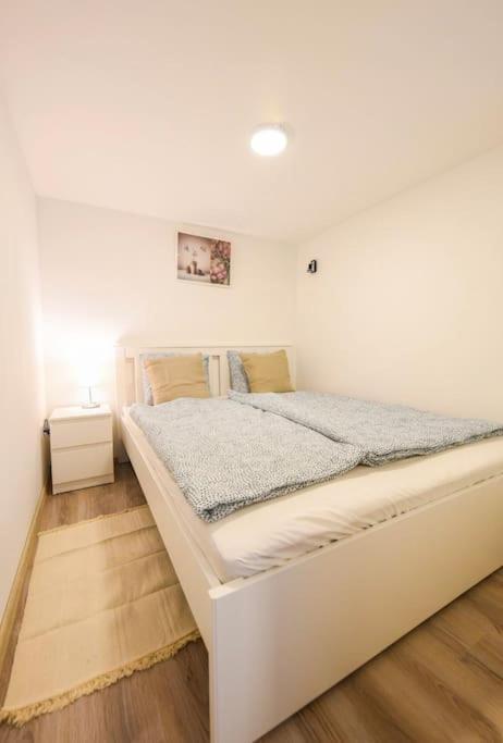 1 Bedroom Flat In Nyar Str., Central Будапешт Экстерьер фото